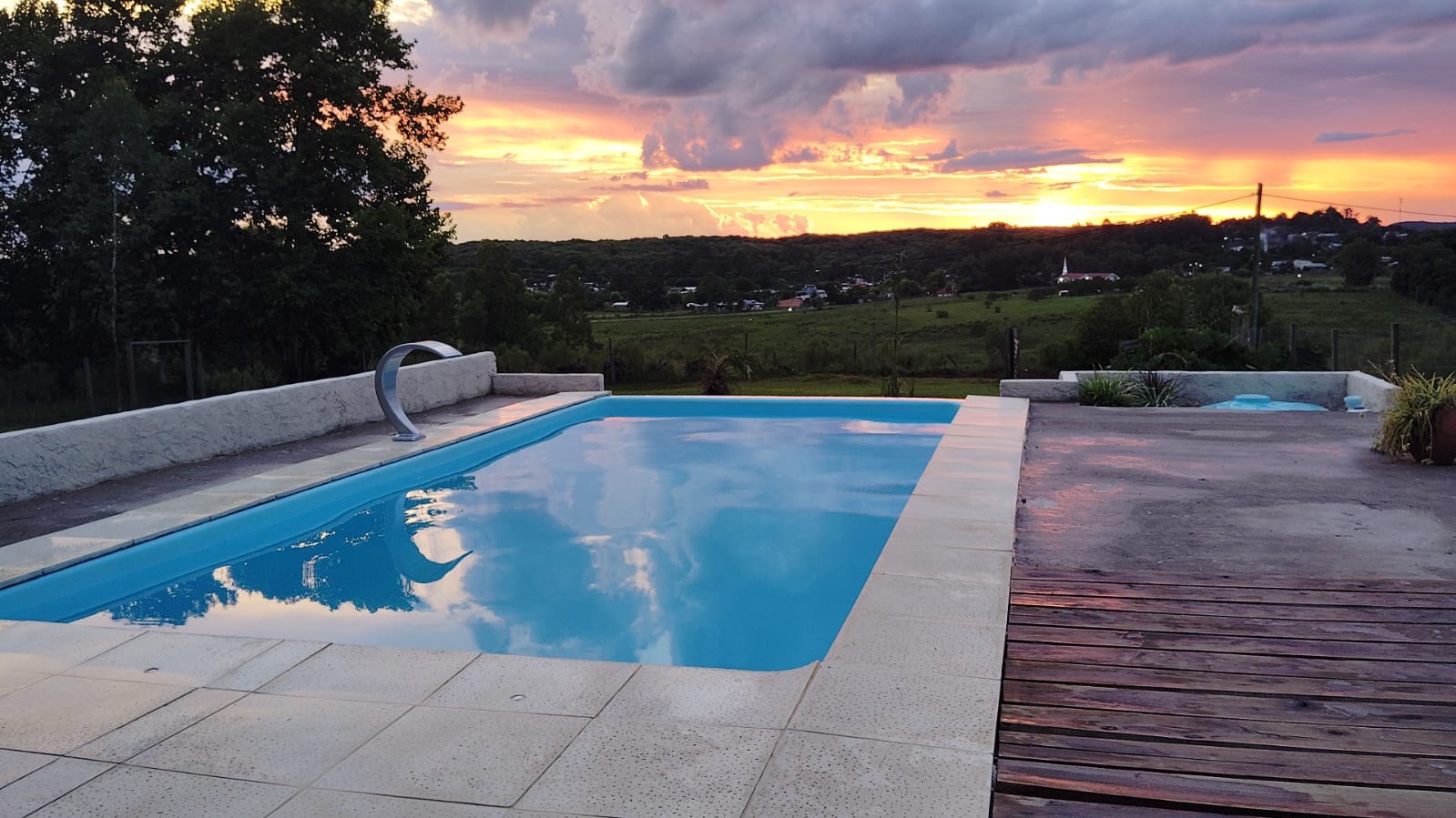 Piscina con vista al horizonte